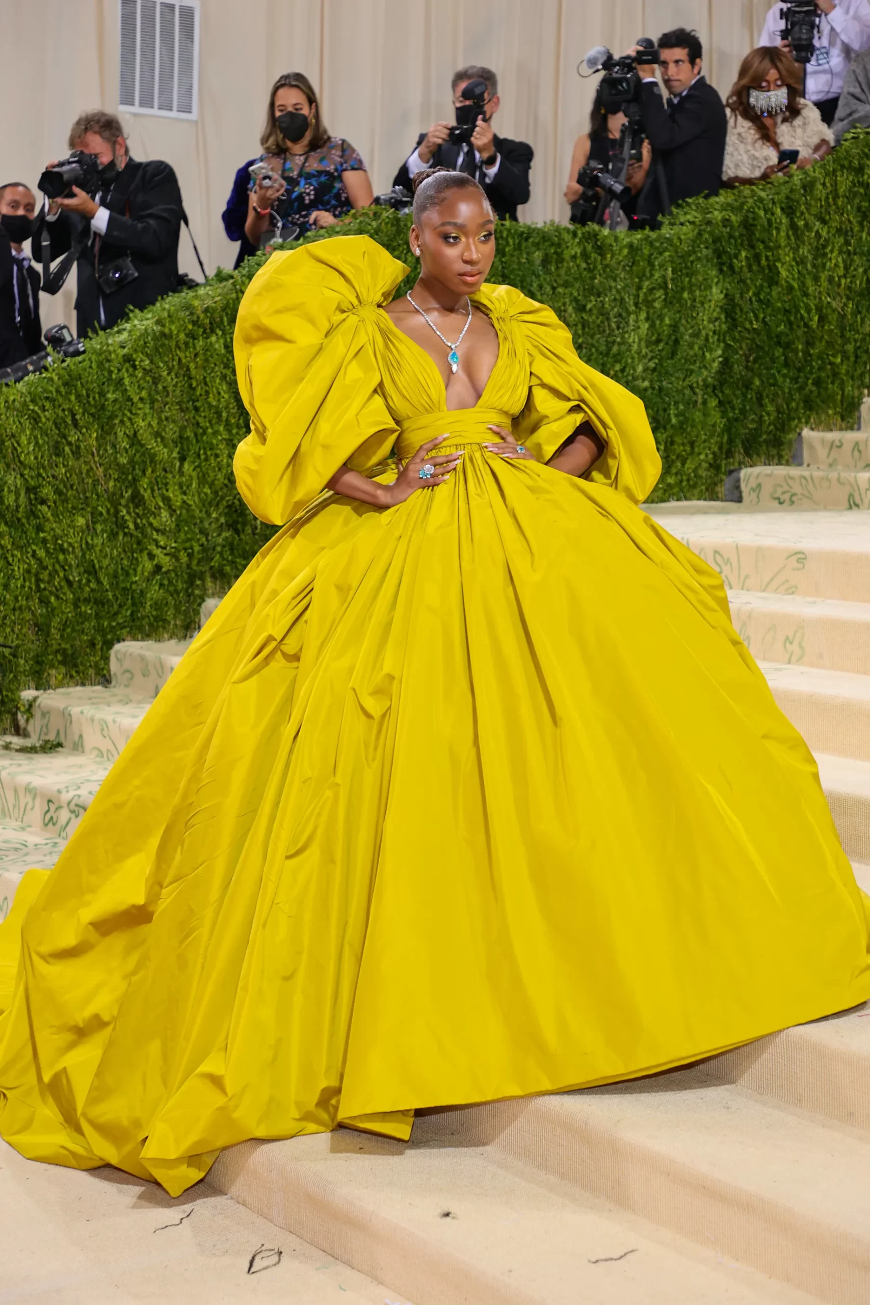 YellowDress-10 Black Celebrities Who Slayed the Sunshine Shade-