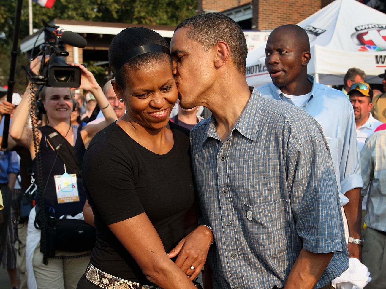 Michelle And Barack Obama 61 Most Romantic Moments - AfroCosmopolitan