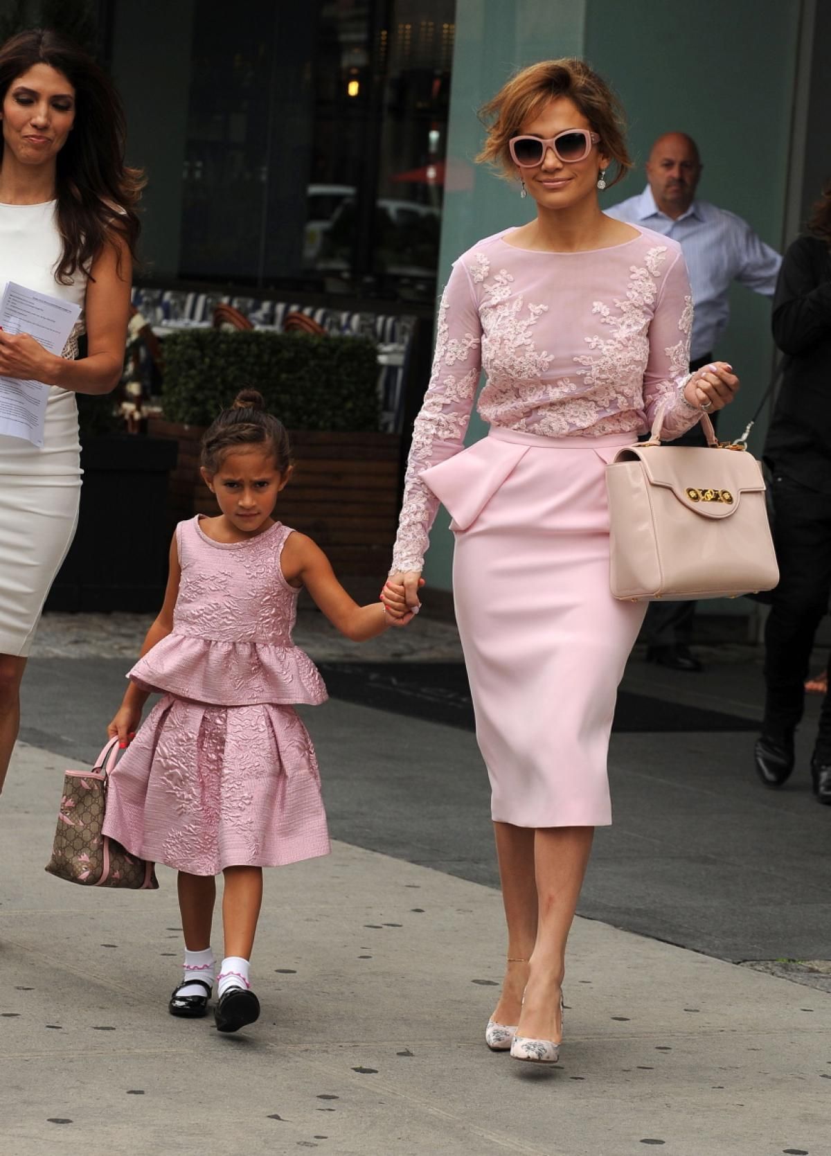 Check Out The Cutest 36 Mother-Daughter Twinnie Outfits