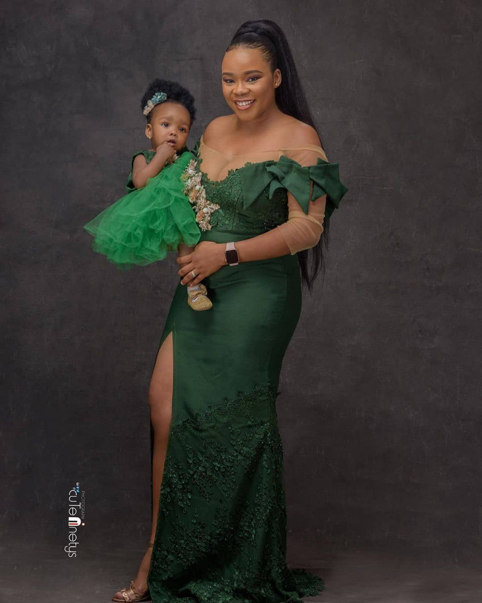 Cutest Asoebi Styles For Mummy And Daughter